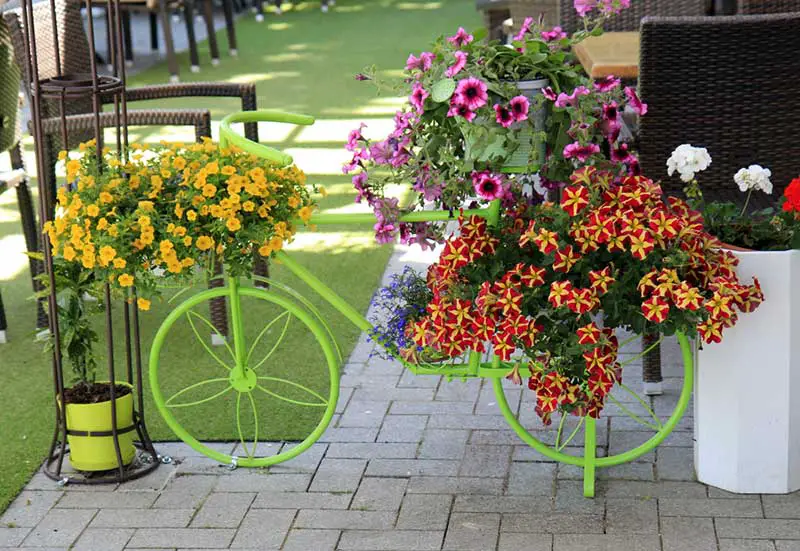 green bike planter