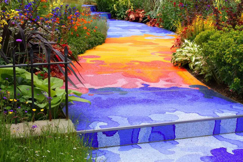 15 Clever and Inexpensive Ways to Brighten Up Your Garden Garden