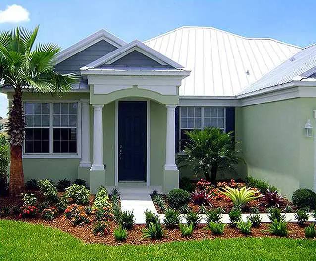 Tropical theme Front Yard