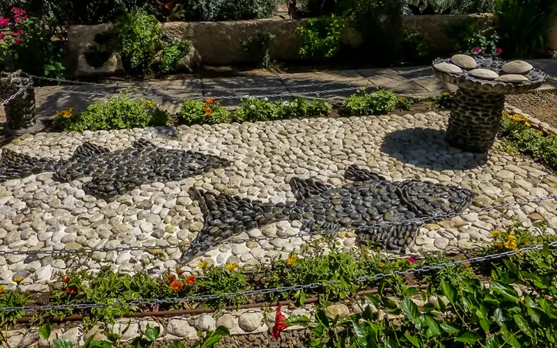 mosaic-garden-decorations-04