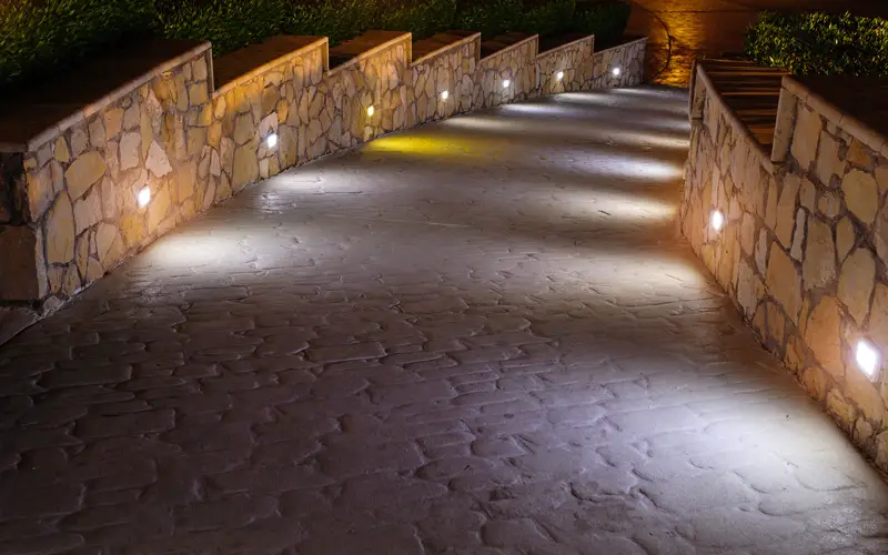 outdoor-path-lighting-02sm