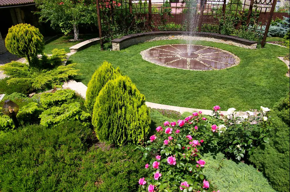 Trellis and Center Fountain